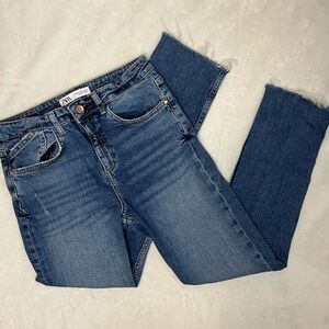 Zara Mid-Rise Kick Cropped Ankle Jeans - medium wash - size 6